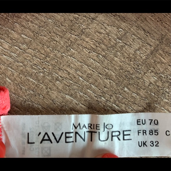 Red Ruffle Trim Marie Jo Bra 32C - Picture 6 of 6